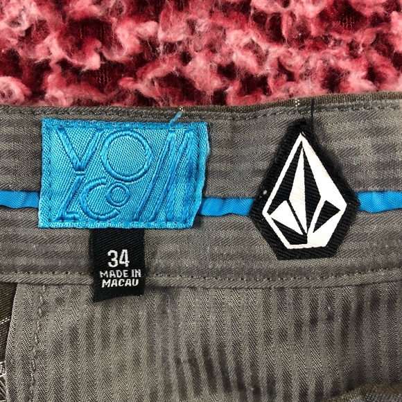 Men’s Volcom Shorts - Picture 2 of 4